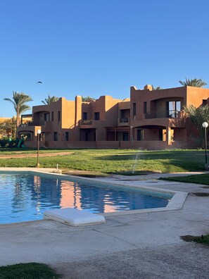 Outdoor pool - Snorkeling Paradise 5-Star Resort Stella Makadi,Beach & Pool access, Wi-Fi (Red Sea Governorate)