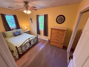 Iron/ironing board, WiFi, bed sheets, wheelchair access