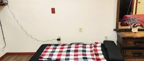 1 bedroom, free WiFi, bed sheets