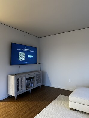 Interior - Modern 2 Bedroom Rental with City/Water Views in the Heart of Seattle (Seattle)