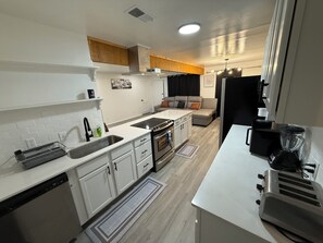 Mikroaaltouuni, uuni, liesi, astianpesukone