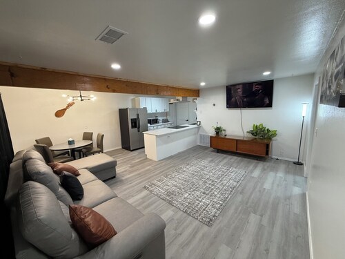 Charming 3-bedroom with WiFi and AC in Midwest City