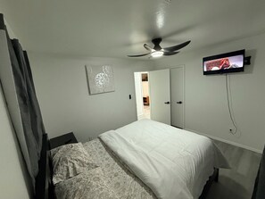 3 slaapkamers, een bureau, een strijkplank/strijkijzer, gratis wifi