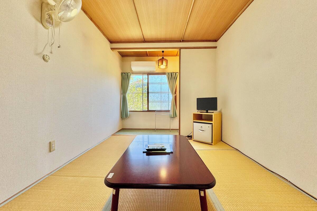 Japanese-style Double or Twin Room, Partial Lake View | Hypo-allergenic bedding, desk, free WiFi, bed sheets