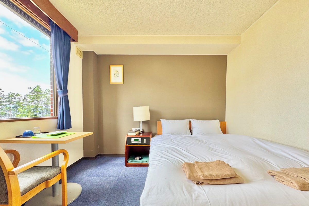 Deluxe Double Room | Hypo-allergenic bedding, free WiFi, bed sheets