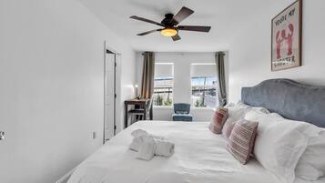 3 habitaciones, tabla de planchar con plancha y cuna de viaje
