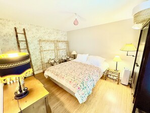 2 slaapkamers, een strijkplank/strijkijzer, wifi, beddengoed