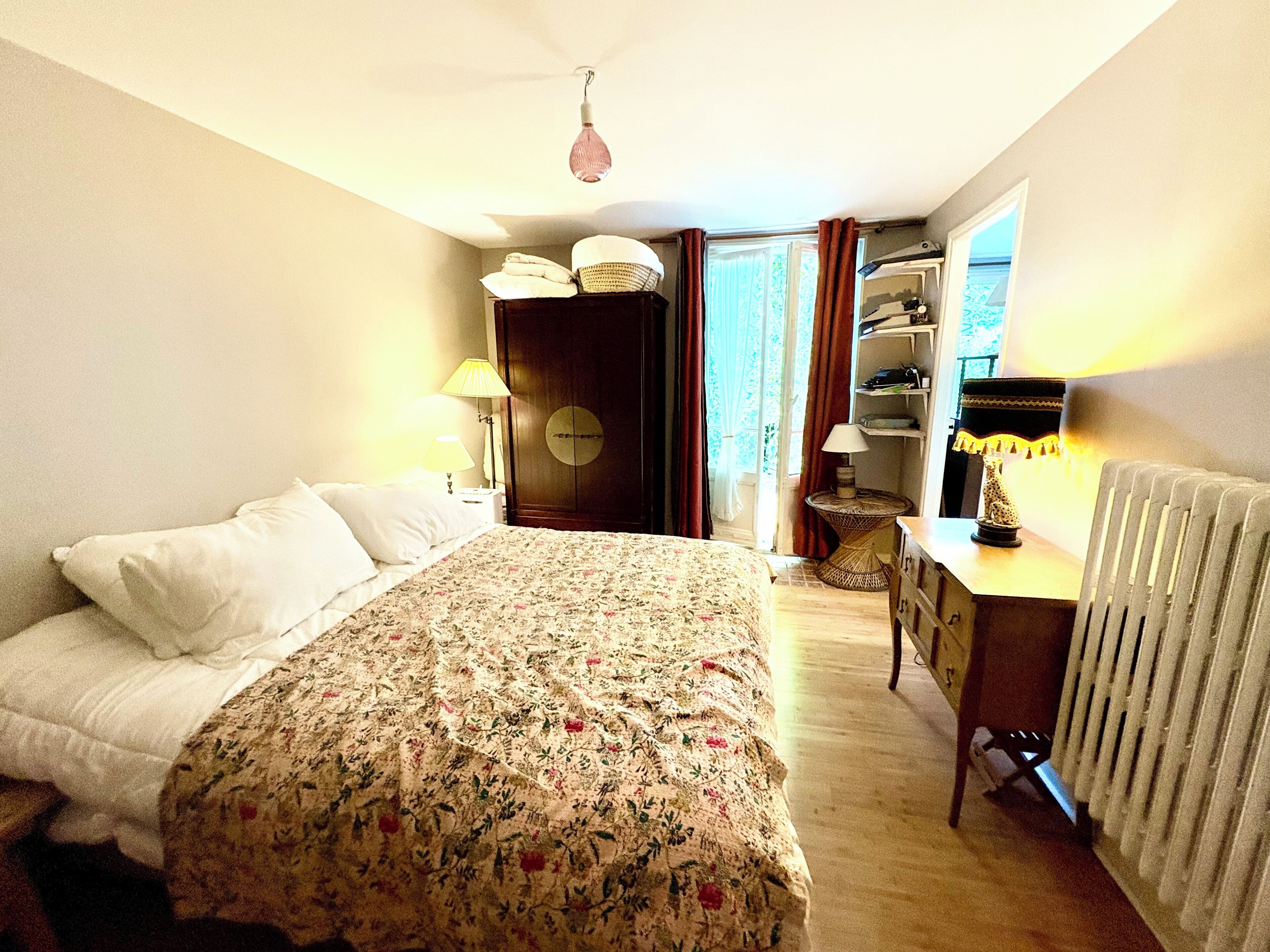 2 chambres, fer et planche à repasser, Wi-Fi, draps fournis