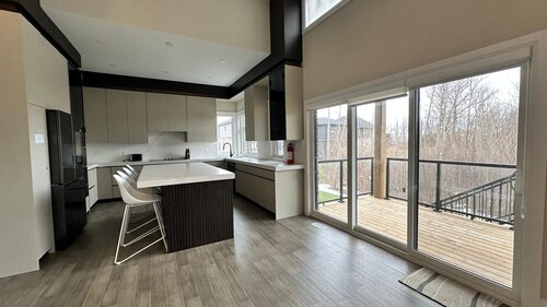 4-bedroom 3.5 Bath in delightful Blue Mountains