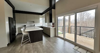 4-bedroom 3.5 Bath in delightful Blue Mountains