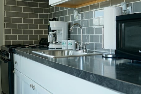 Fridge, microwave, coffee/tea maker, cookware/dishes/utensils. 2BR Room at Alexander’s Landing. Walk to Indiana Beach + Pool Access