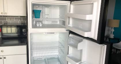 2BR Room at Alexanderâs Landing. Walk to Indiana Beach + Pool Access
