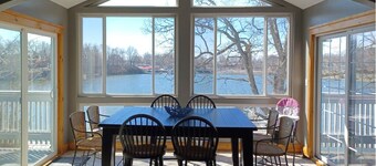Alexander’s Landing Penthouse - Lakefront, Balcony, and Room to Relax
