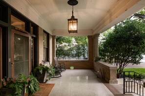 Porch - Sophie's Gasthaus (New Braunfels)