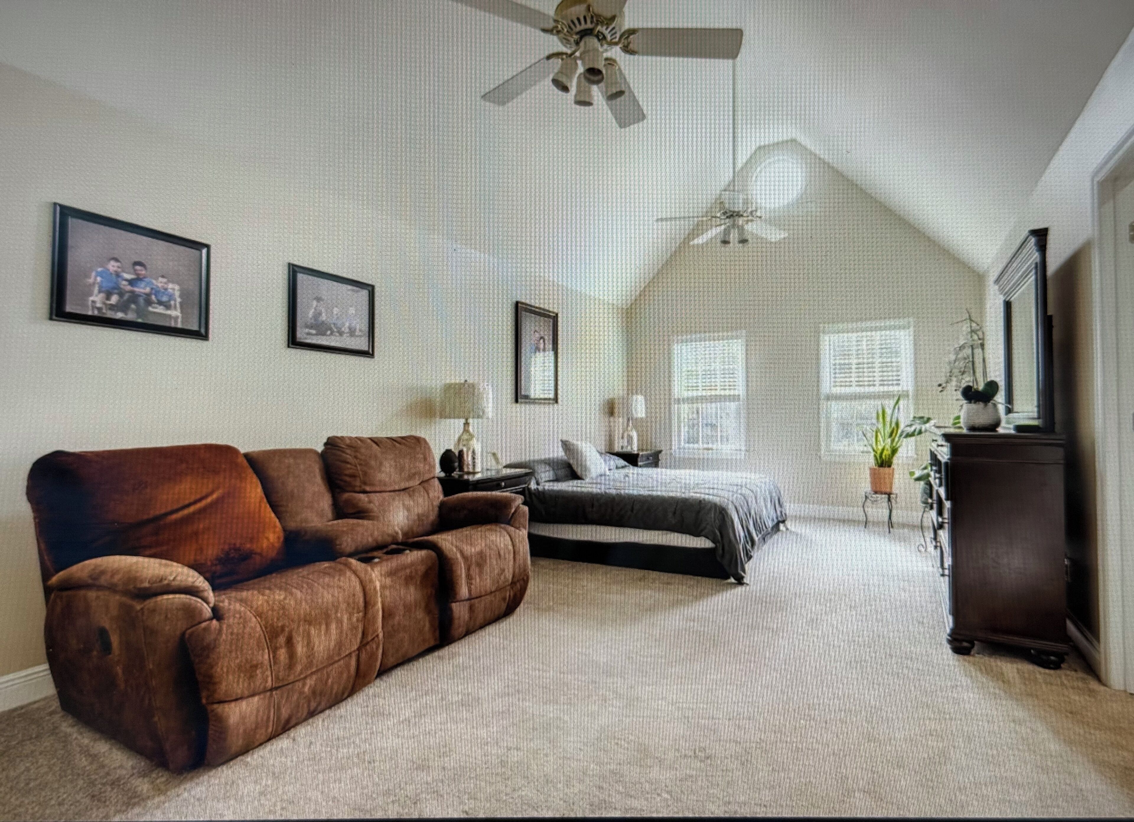 4 bedrooms, desk, iron/ironing board, free WiFi