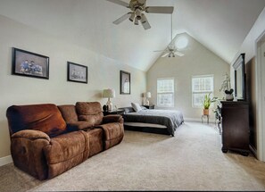 4 bedrooms, desk, iron/ironing board, free WiFi