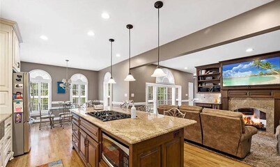 Uwharrie Point, Wine,SoakingTub,Relax,Fire Pit, Play! 