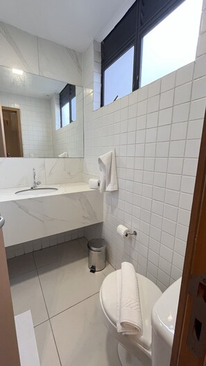 Asciugamani, sapone, carta igienica