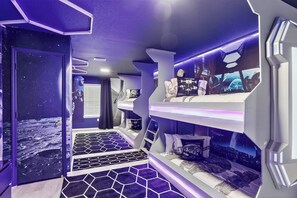 8 間睡房、熨斗/熨衫板、可攜式嬰兒床、免費 Wi-Fi