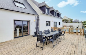 Outdoor dining - Maison avec piscine vue mer (Plouhinec)