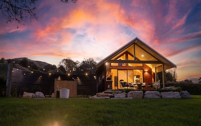 Cascade Cabin Luxury 2 Bedroom Nature Escape