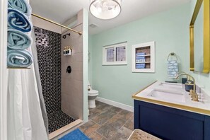 Shower, hair dryer, towels, soap - Hernando by the Sea (Hernando Beach)