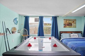 6 bedrooms, WiFi, bed sheets - Hernando by the Sea (Hernando Beach)