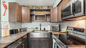 Mikrowelle, Ofen, Herdplatte, Geschirrspüler