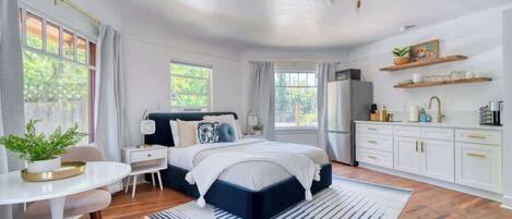 Iron/ironing board, travel crib, WiFi, bed sheets