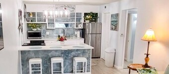 Cozy 1BR Condo - Pool & Wi-Fi