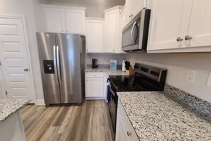 Micro-ondas, fogão, cooktop, lava-louças