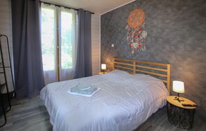 5 bedrooms, iron/ironing board, travel cot, free WiFi