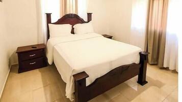 2 habitaciones, tabla de planchar con plancha, wifi y ropa de cama