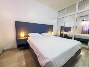 2 bedrooms, iron/ironing board, free WiFi, bed sheets