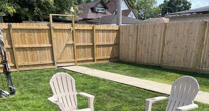 Charming 4-bedroom house with WiFi and AC in amazing Chicago