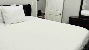 4 bedrooms, desk, iron/ironing board, free WiFi