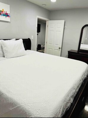 4 chambres, bureau, fer et planche à repasser, accès au Wi-Fi (inclus)
