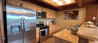 Cozy 4-bedroom lake front house with WiFi between Sterling and Soldotna