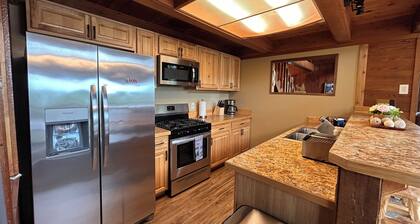 Cozy 4-bedroom lake front house with WiFi between Sterling and Soldotna