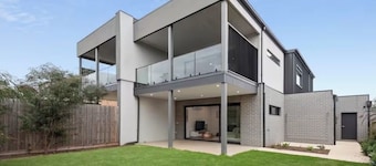 Entire townhouse with living and views of You Yangs and Bay up stairs.