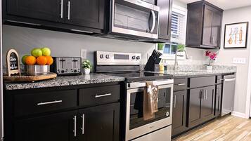 Micro-ondes, four, plaque de cuisson, lave-vaisselle