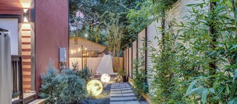 Walkable East Austin Oasis with Jacuzzi