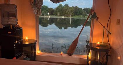 Waterfront Escape, walk to town & mins to Syracuse