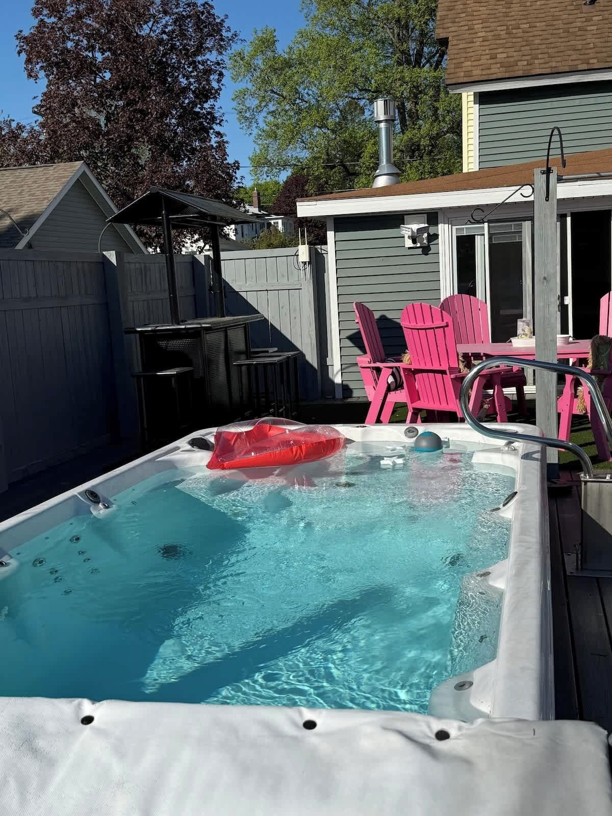 Banyera d'hidromassatge a l'aire lliure