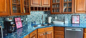 WATERFRONT ESCAPE, WALKABLE VILLAGE, MINUTES TO SYRACUSE UNIVERSITY