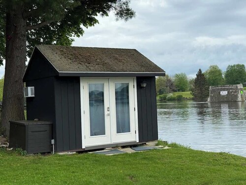 Waterfront Escape, walk to town & mins to Syracuse