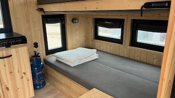 1 habitación y ropa de cama