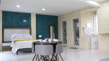 1 bedroom, desk, iron/ironing board, free WiFi