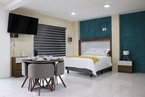1 chambre, bureau, fer et planche à repasser, accès au Wi-Fi (inclus)