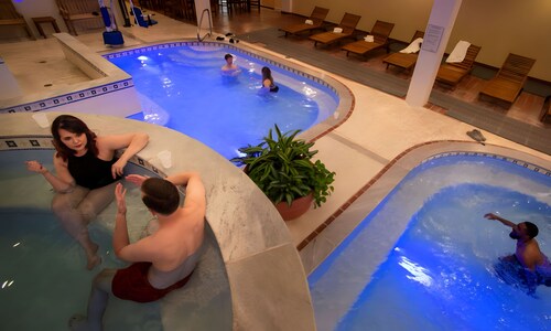 Walk to Oaklawn & Bathhouse Row in Downtown Hot Springs Furnished RV in Resort